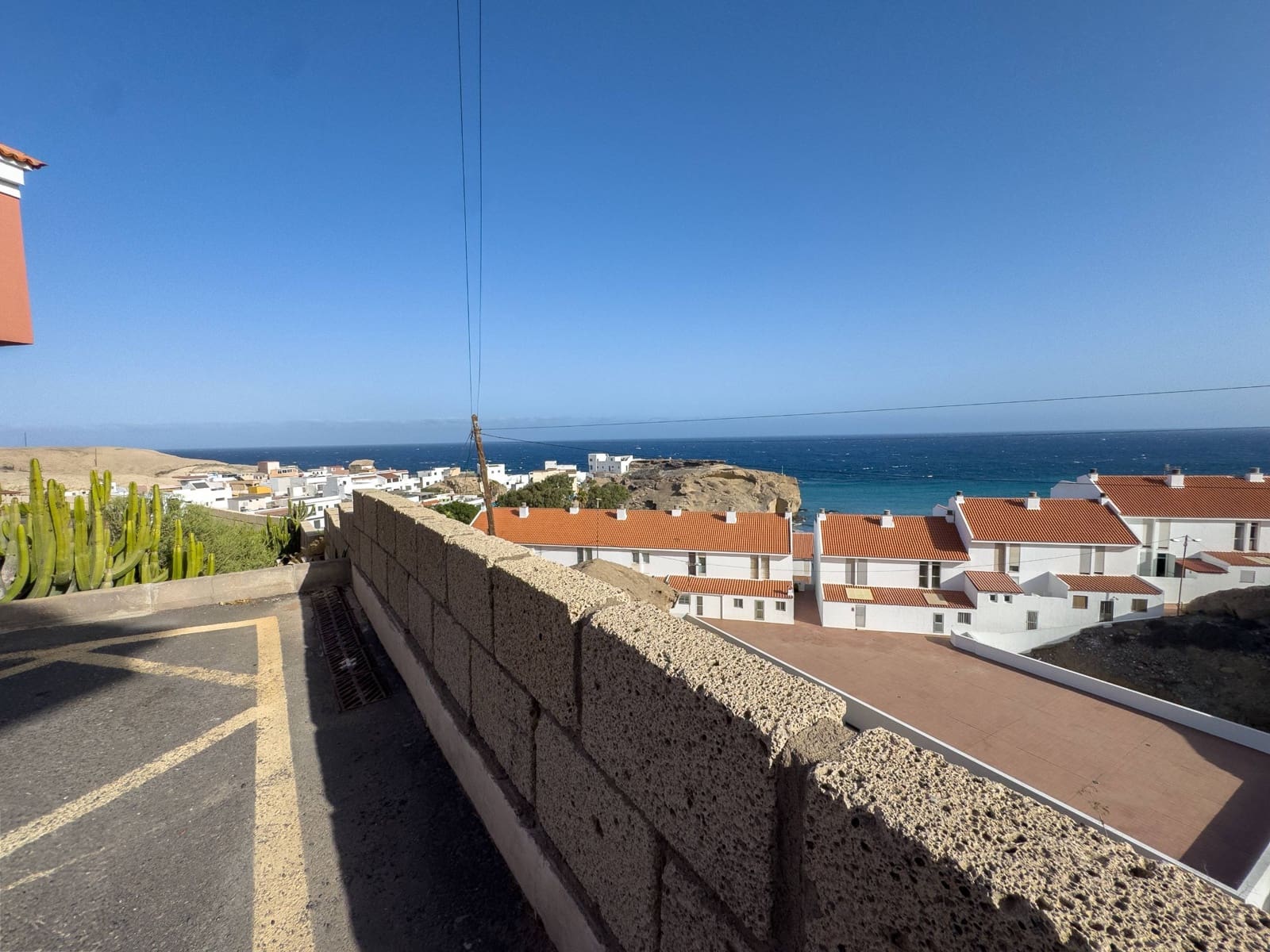 2 bedroom Terraced Villa for sale in Arico with garage - € 299,000 (Ref: 9321909)