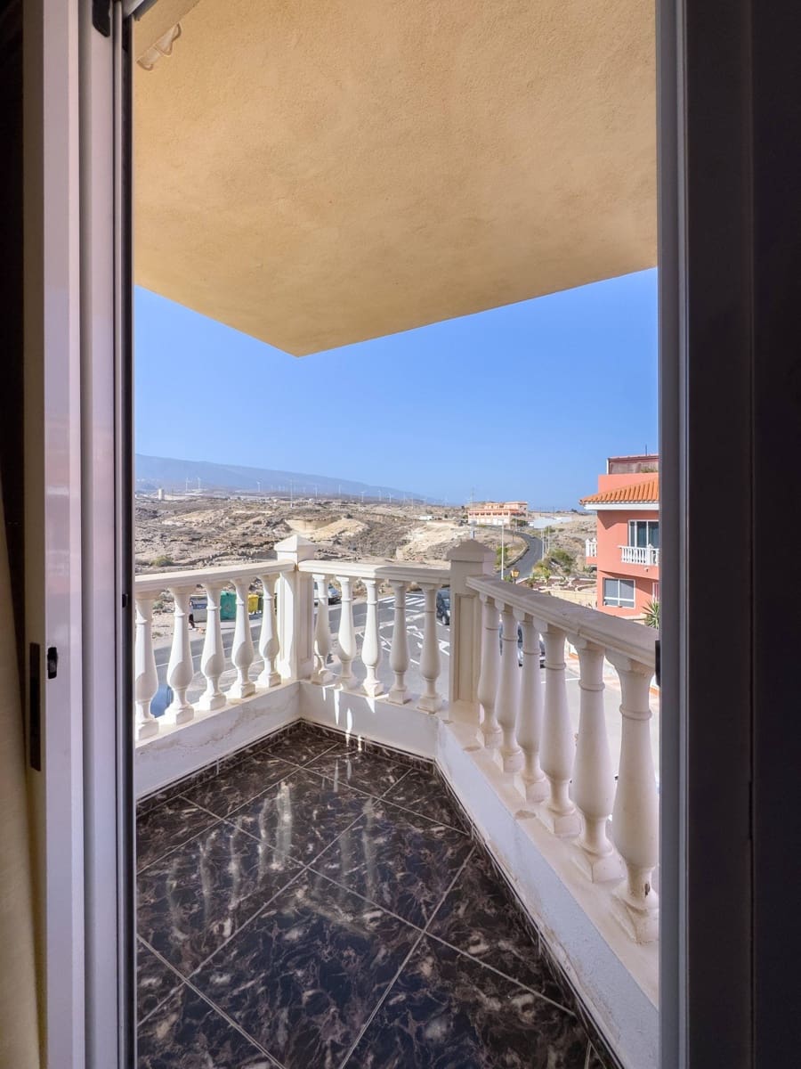 2 bedroom Terraced Villa for sale in Arico with garage - € 299,000 (Ref: 9321909)