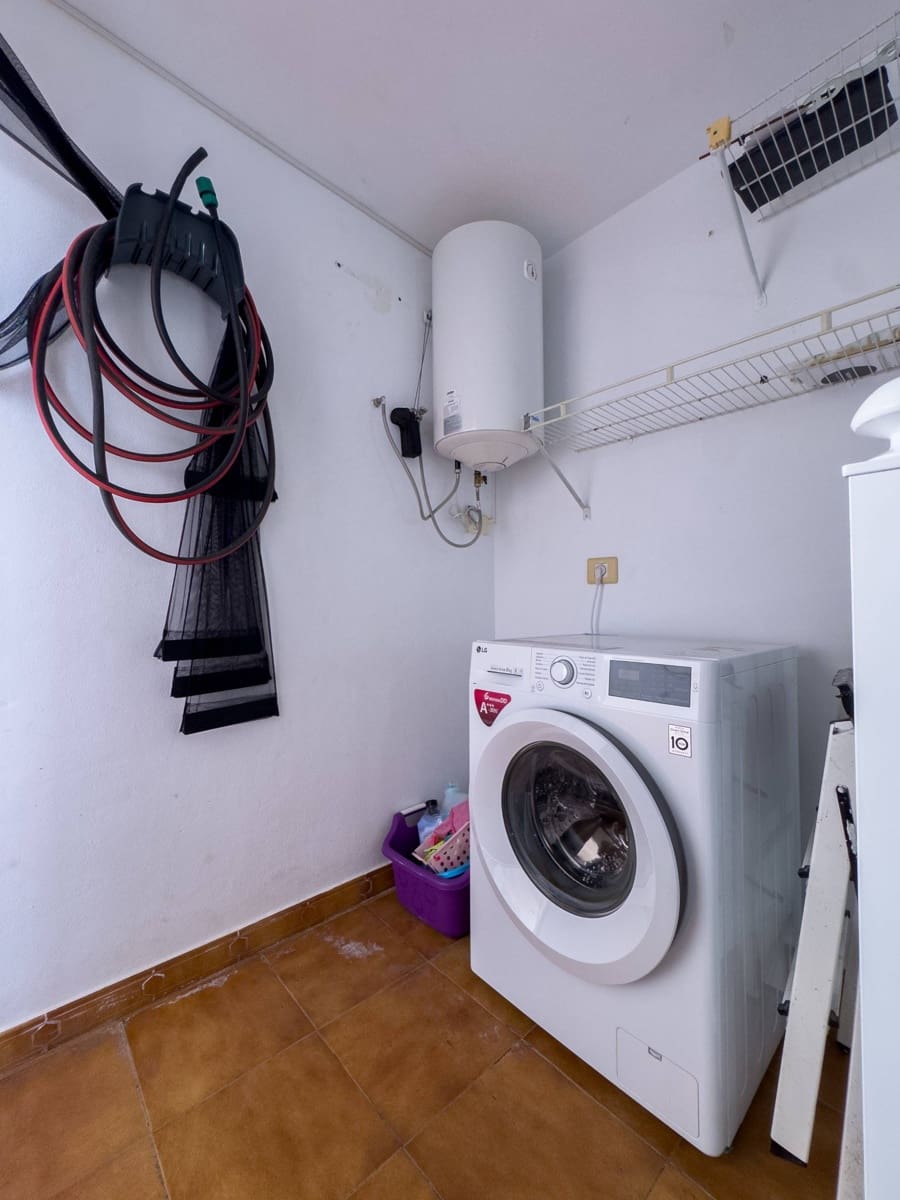 2 bedroom Terraced Villa for sale in Arico with garage - € 299,000 (Ref: 9321909)