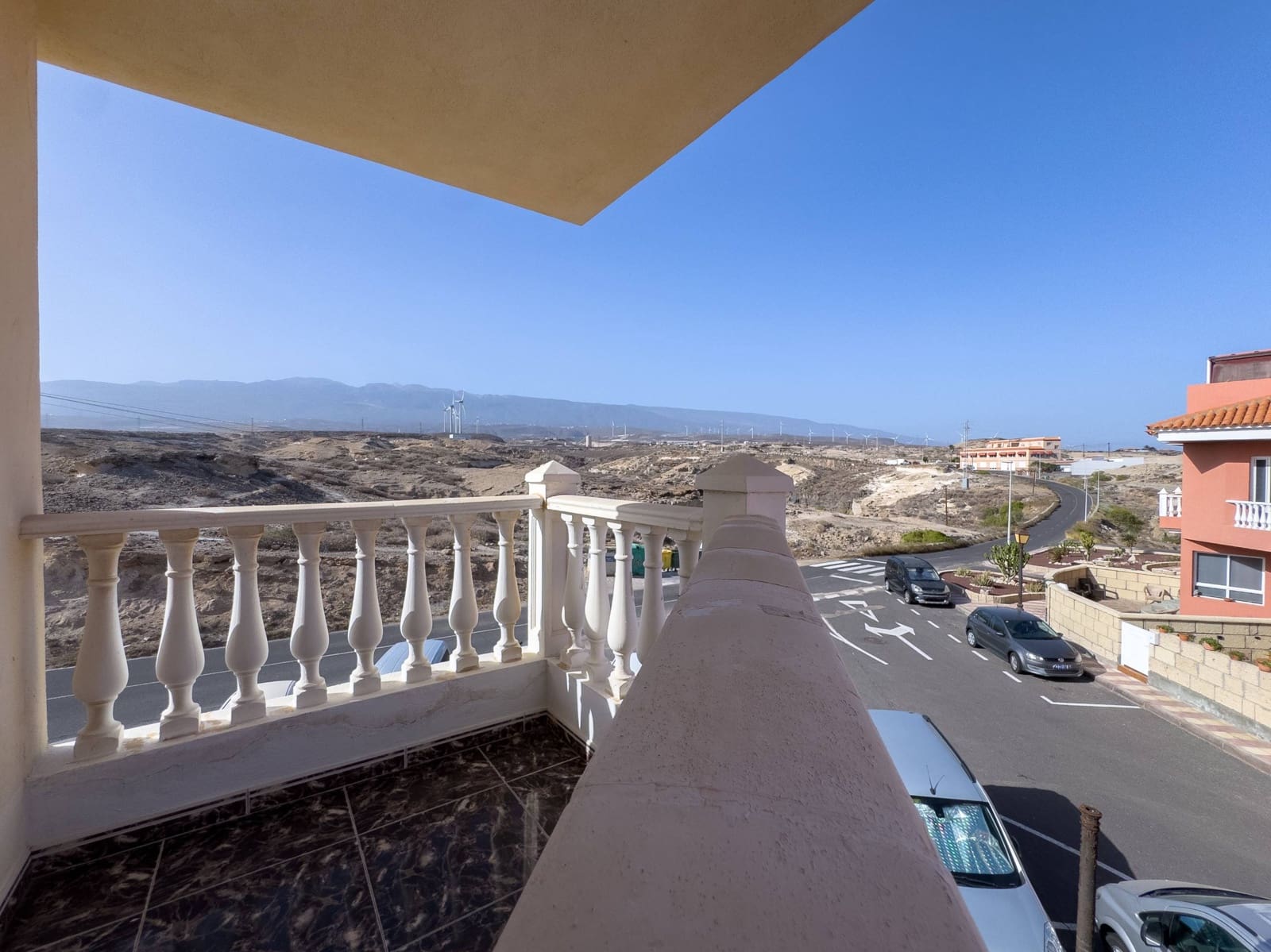 2 bedroom Terraced Villa for sale in Arico with garage - € 299,000 (Ref: 9321909)