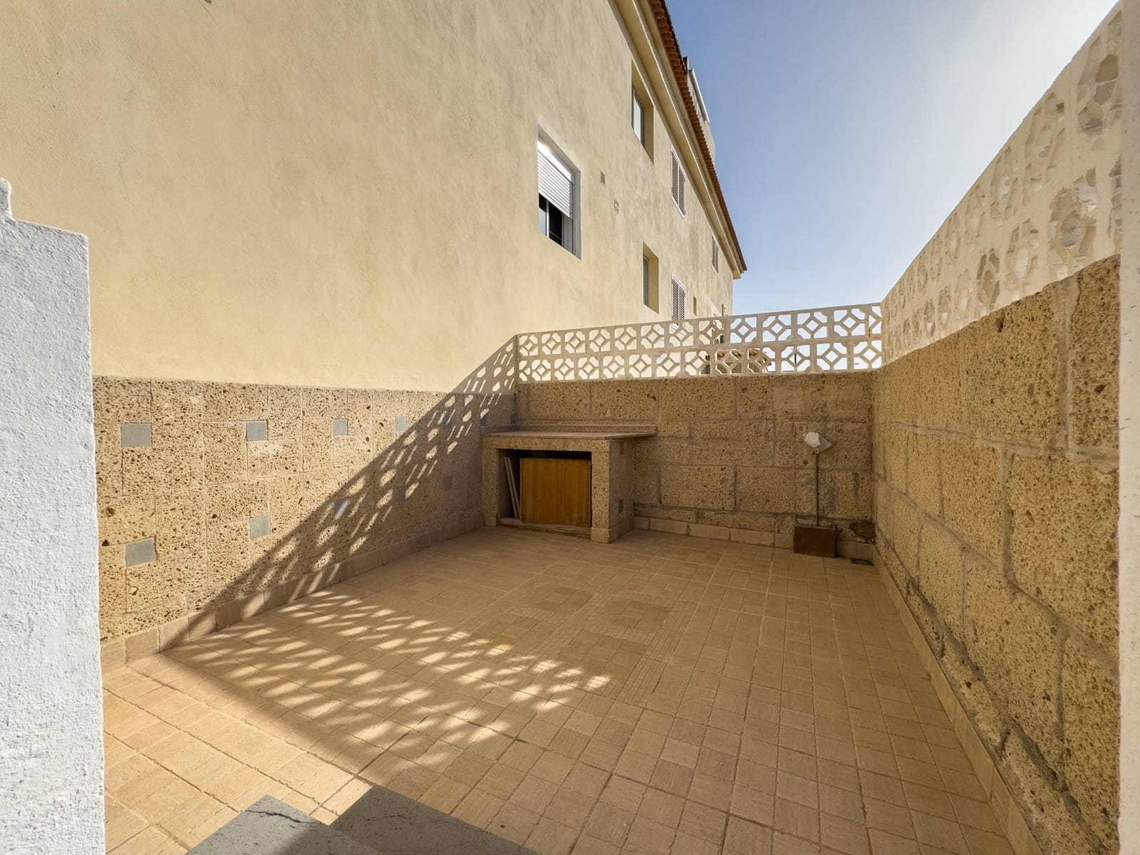 2 bedroom Terraced Villa for sale in Arico with garage - € 299,000 (Ref: 9321909)
