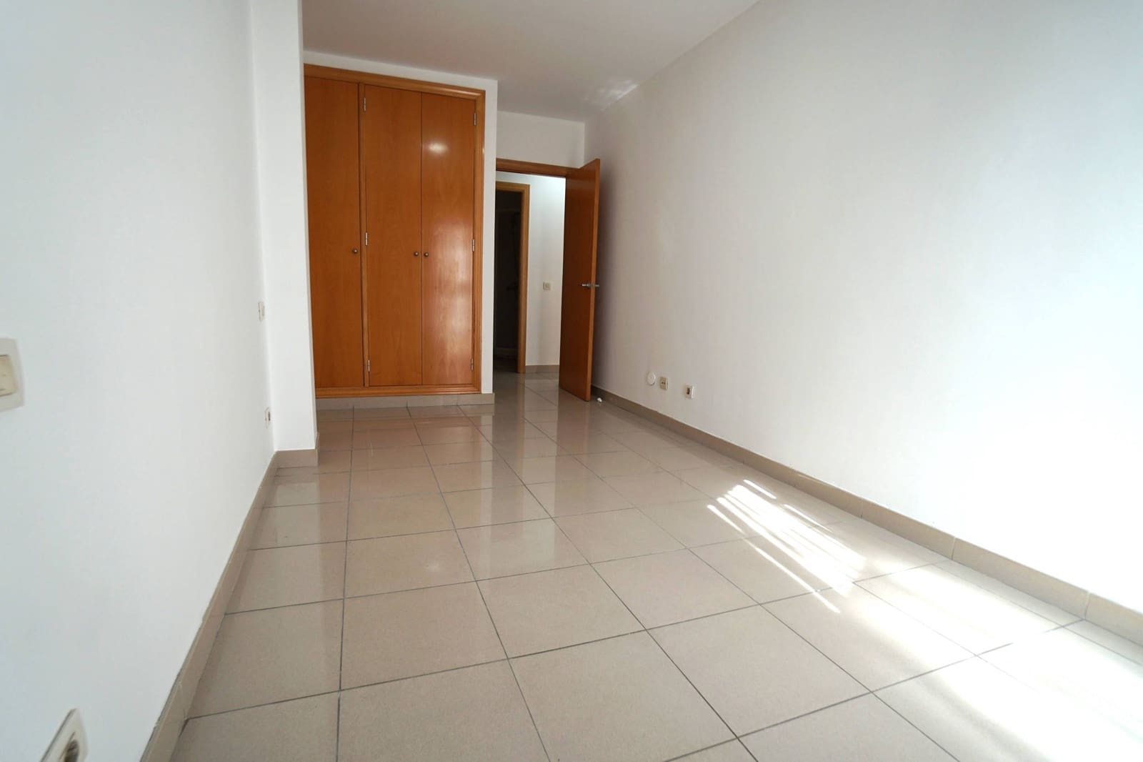 3 slaapkamer Flat te huur in Las Palmas de Gran Canaria met garage - € 1.200 (Ref: 9353621)
