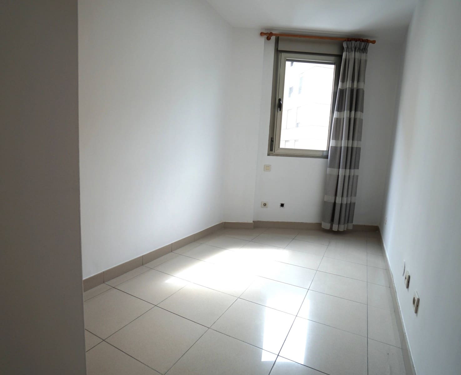 3 slaapkamer Flat te huur in Las Palmas de Gran Canaria met garage - € 1.200 (Ref: 9353621)