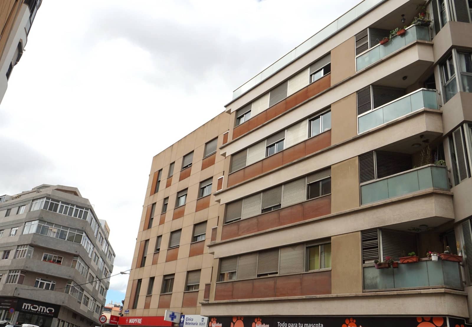 3 slaapkamer Flat te huur in Las Palmas de Gran Canaria met garage - € 1.200 (Ref: 9353621)