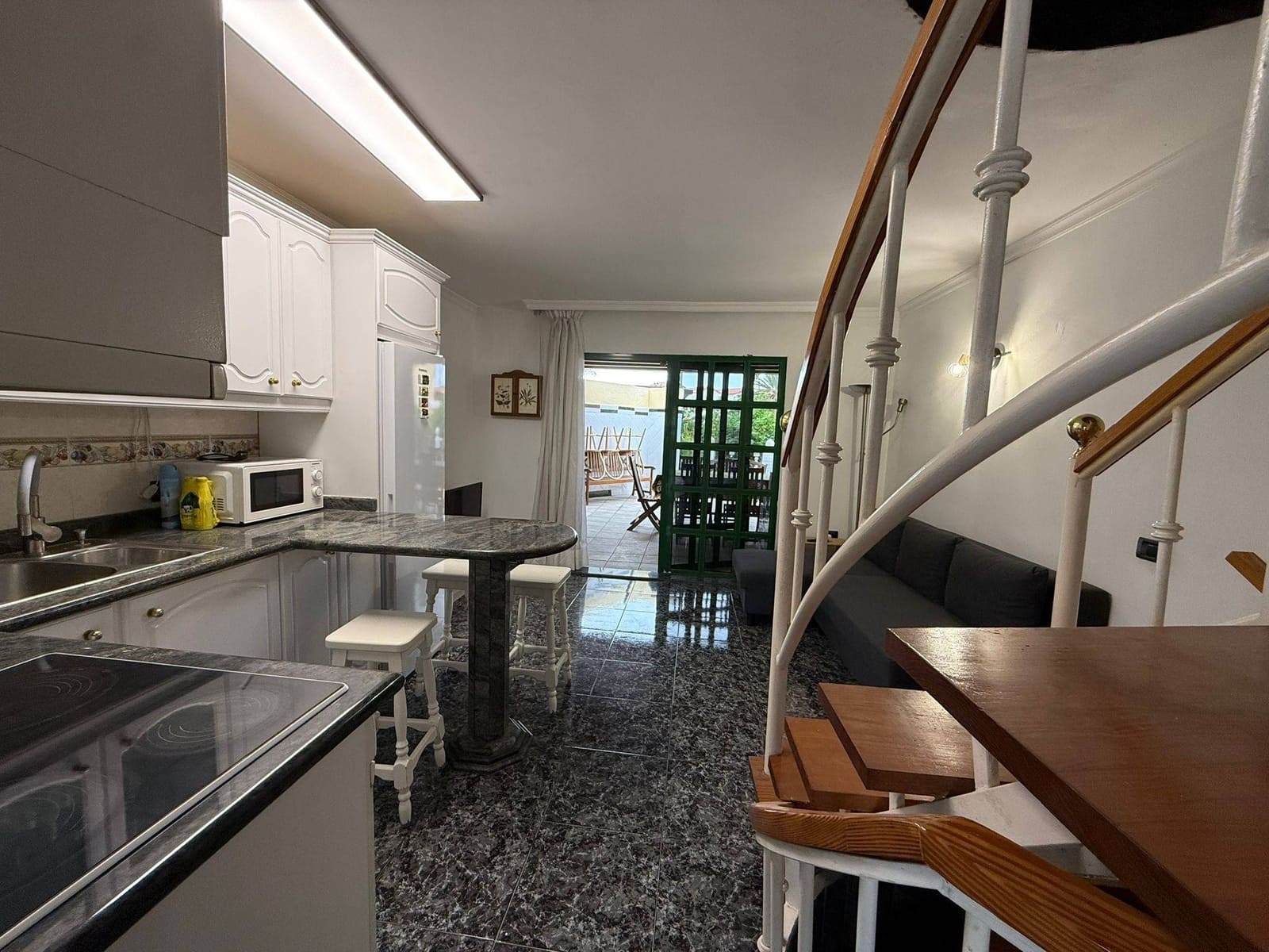 2 soverom Kjedet enebolig til leie i San Bartolome de Tirajana - € 1 400 (Ref: 9353622)