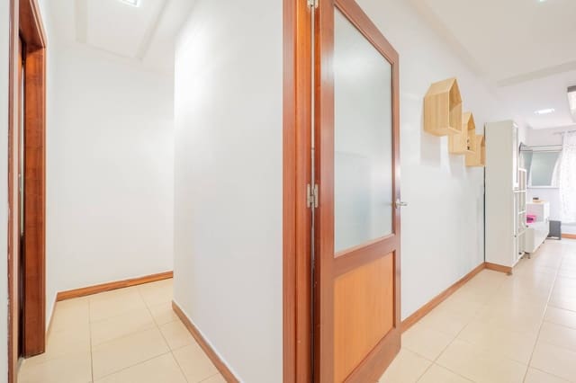 3 sovrum Lägenhet till salu i Las Palmas de Gran Canaria med garage - 180 000 € (Ref: 9375341)