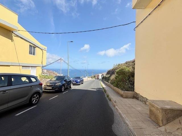 Commercial for rent in Las Palmas de Gran Canaria - € 800 (Ref: 9382848)