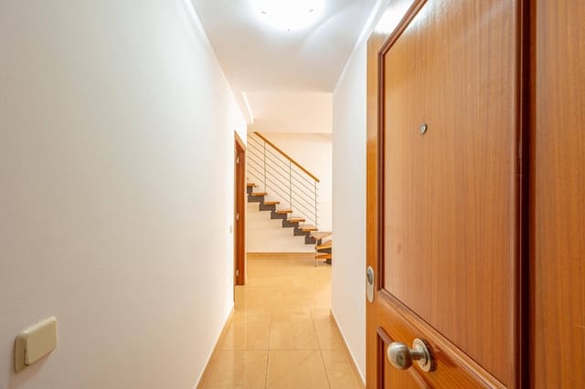 3 bedroom Penthouse for sale in Las Palmas de Gran Canaria - € 450,000 (Ref: 9385996)