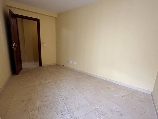 Piso de 3 habitaciones en Arucas en venta con garaje - 160.000 € (Ref: 9395997)