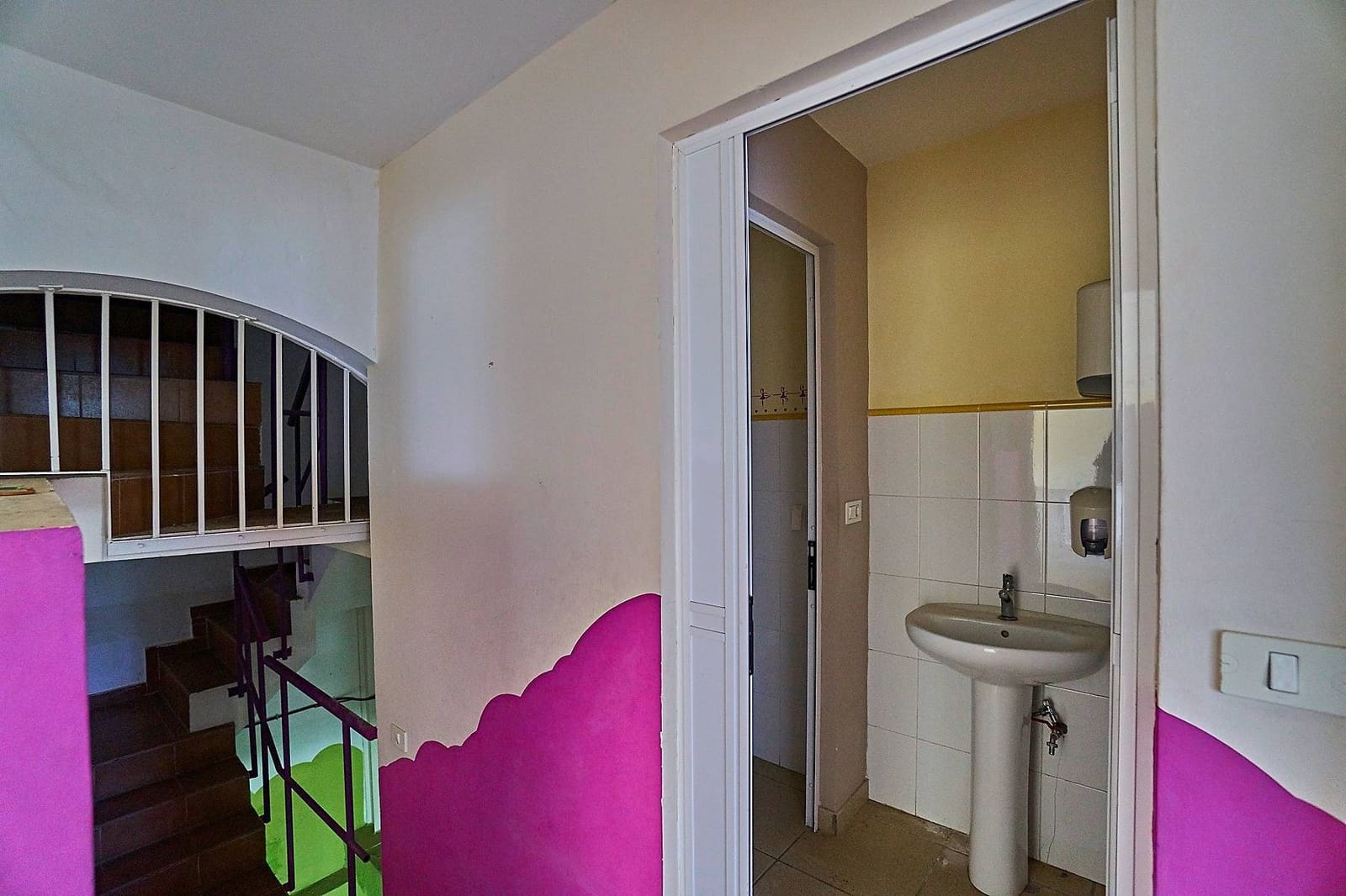 11 bedroom Commercial for sale in Las Palmas de Gran Canaria - € 570,000 (Ref: 9401051)