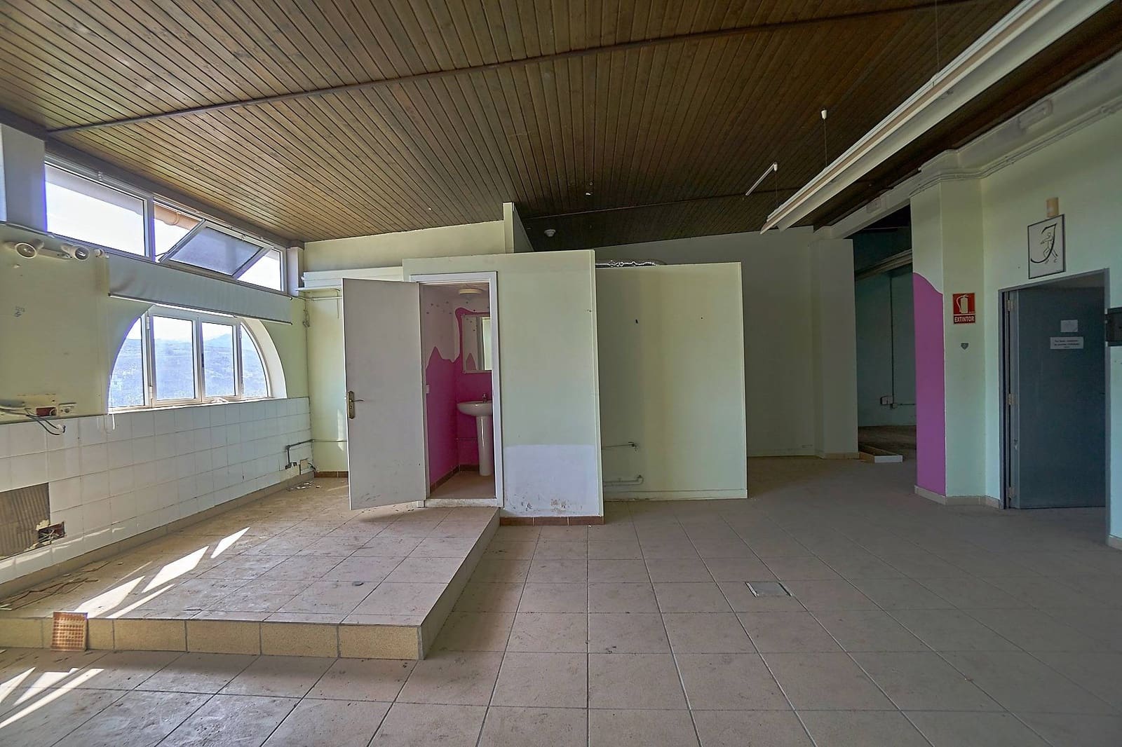 11 bedroom Commercial for sale in Las Palmas de Gran Canaria - € 570,000 (Ref: 9401051)