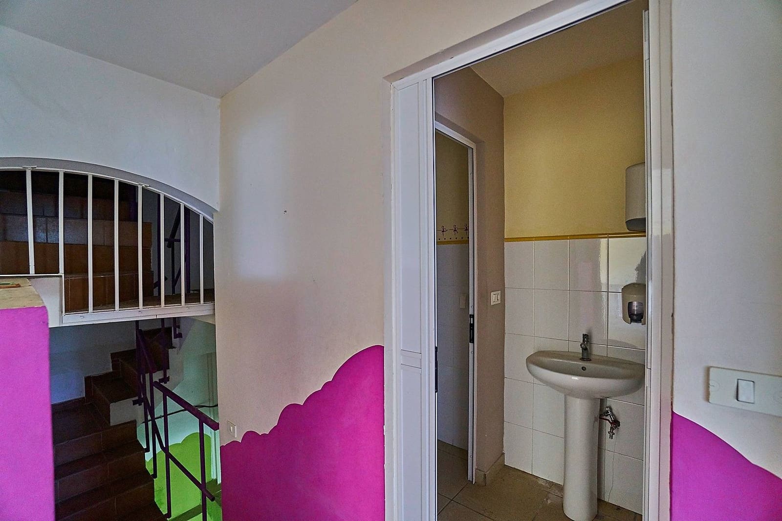 11 bedroom Commercial for sale in Las Palmas de Gran Canaria - € 570,000 (Ref: 9401051)