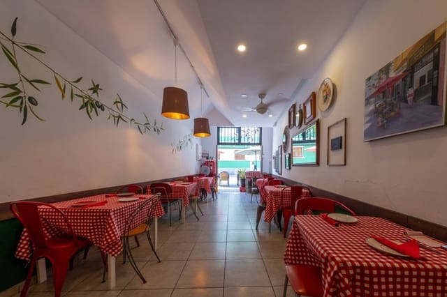 2 soverom Kommersiell til leie i Las Palmas de Gran Canaria - € 950 (Ref: 9403394)