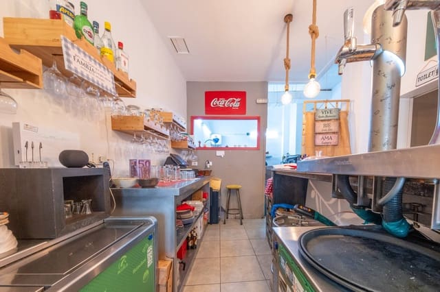 2 soverom Kommersiell til leie i Las Palmas de Gran Canaria - € 950 (Ref: 9403394)