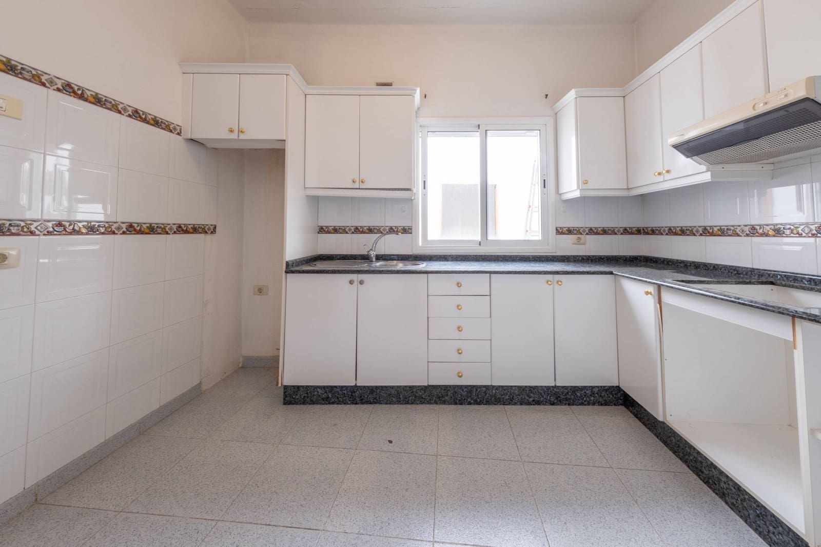6 bedroom Townhouse for sale in Ingenio with garage - € 315,000 (Ref: 9403396)