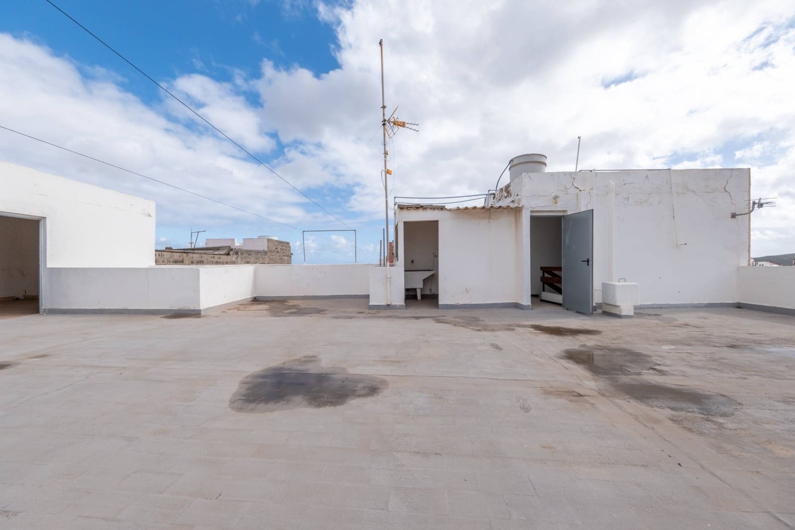 6 bedroom Townhouse for sale in Ingenio with garage - € 315,000 (Ref: 9403396)