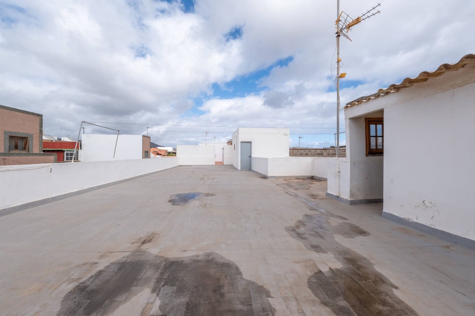 6 bedroom Townhouse for sale in Ingenio with garage - € 315,000 (Ref: 9403396)