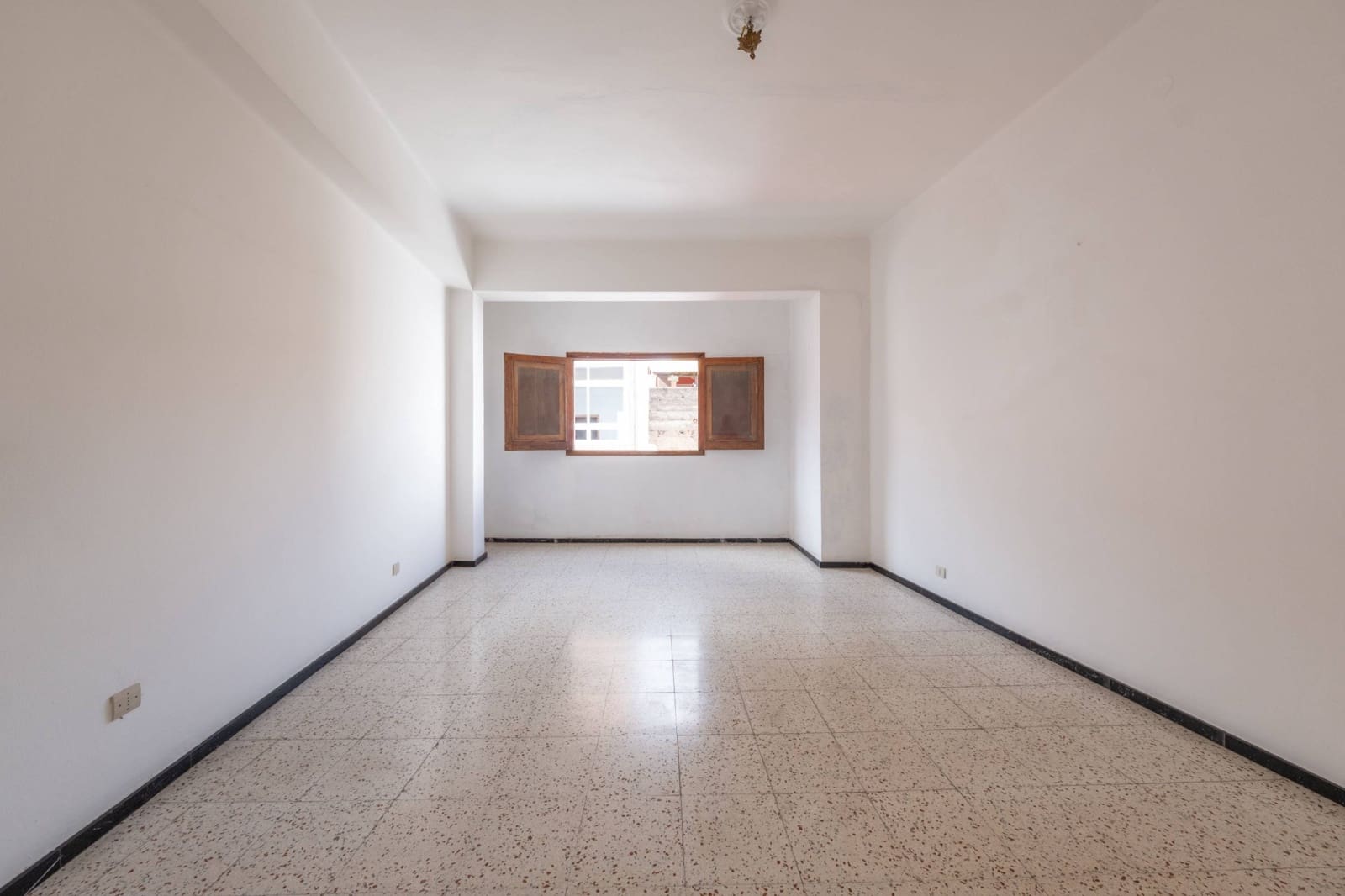 6 bedroom Townhouse for sale in Ingenio with garage - € 300,000 (Ref: 9403396)