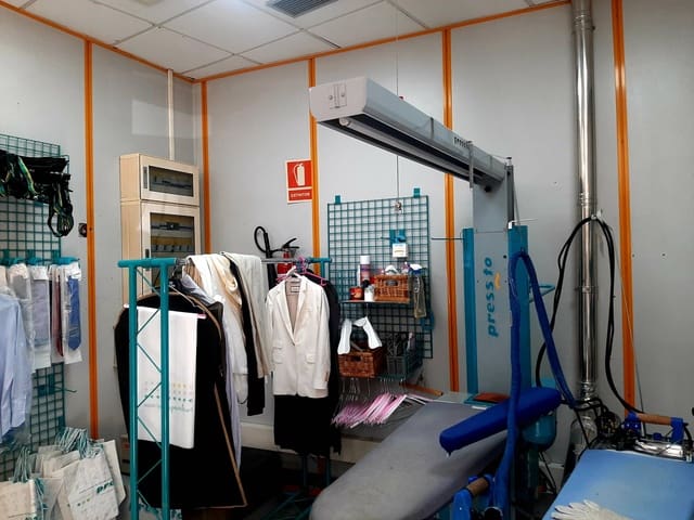 7 chambre Local Commercial à vendre à La Minilla, Las Palmas de Gran Canaria - 550 000 € (Ref: 9406870)