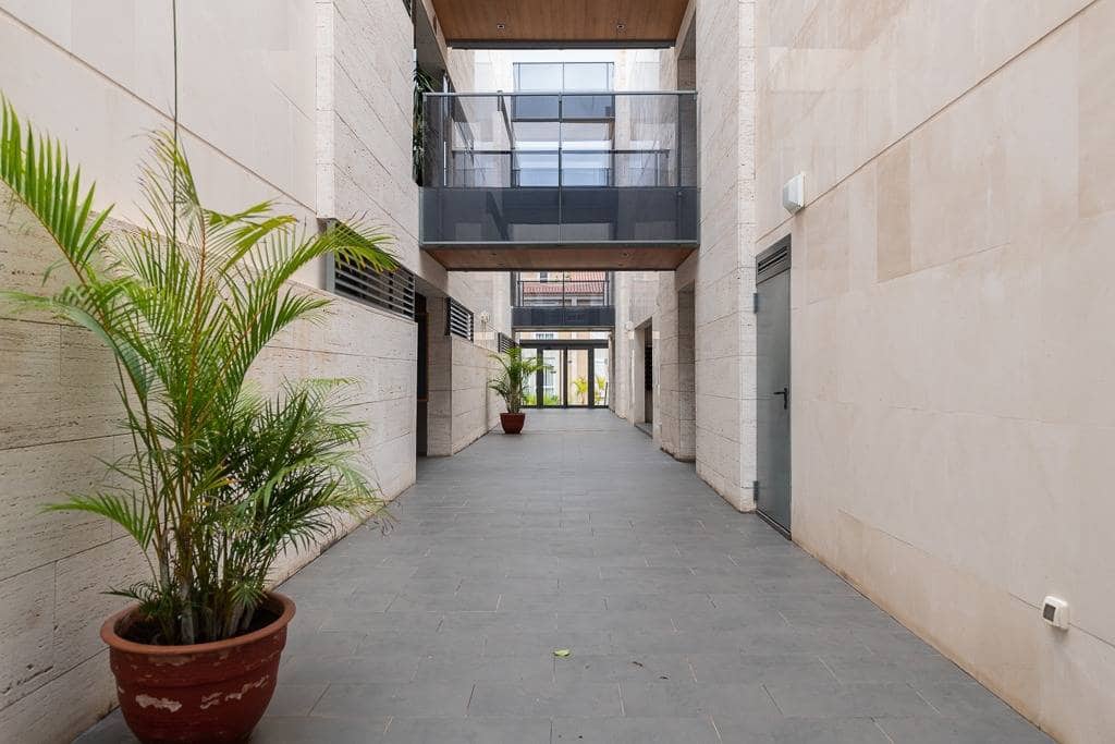 4 slaapkamer Penthouse te koop in Las Palmas de Gran Canaria met zwembad garage - € 1.080.000 (Ref: 9406871)