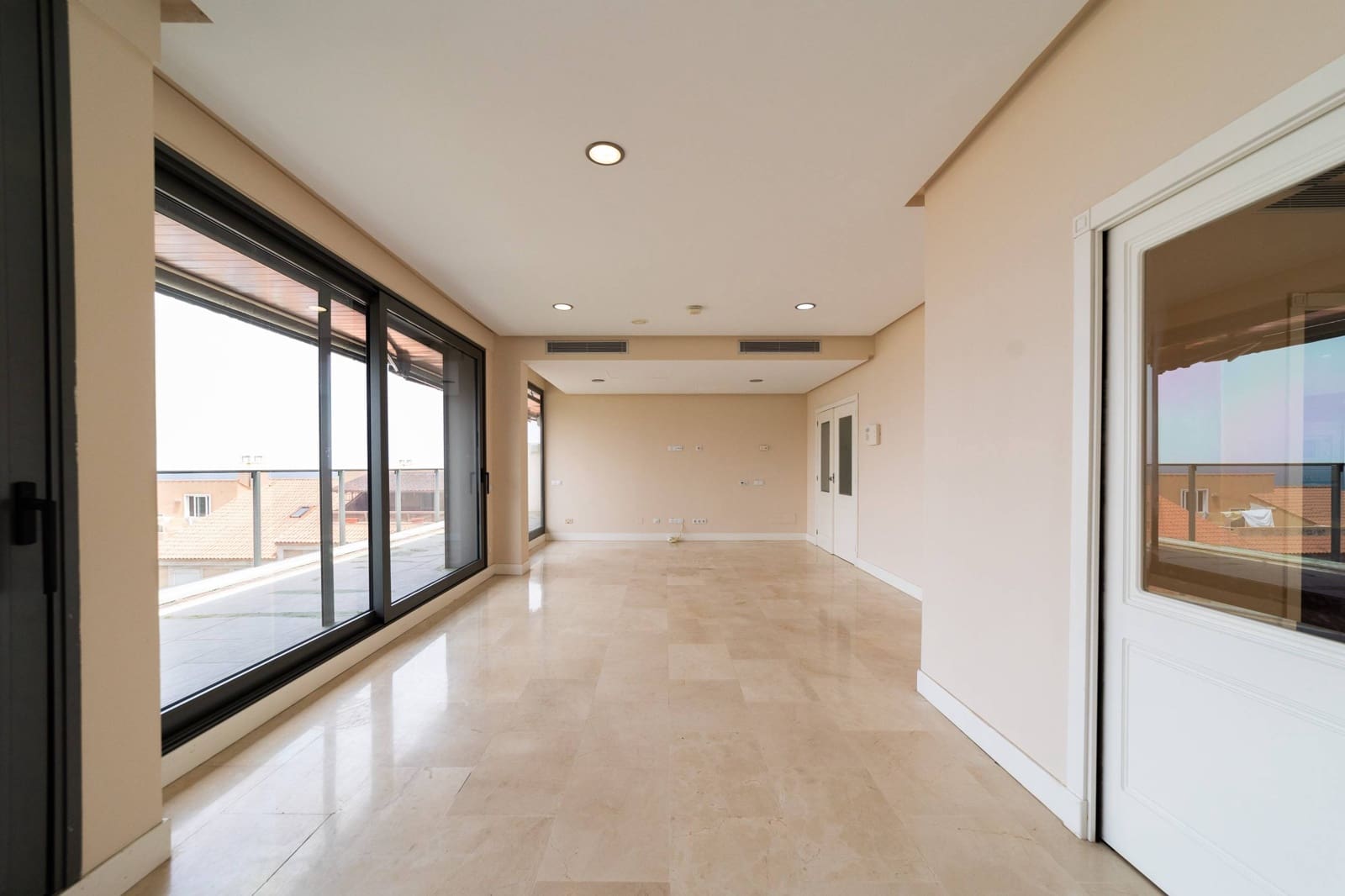 4 slaapkamer Penthouse te koop in Las Palmas de Gran Canaria met zwembad garage - € 1.080.000 (Ref: 9406871)