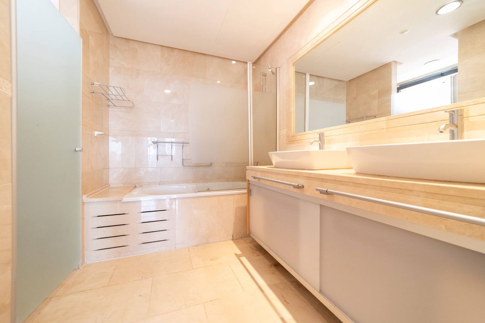 4 slaapkamer Penthouse te koop in Las Palmas de Gran Canaria met zwembad garage - € 1.080.000 (Ref: 9406871)