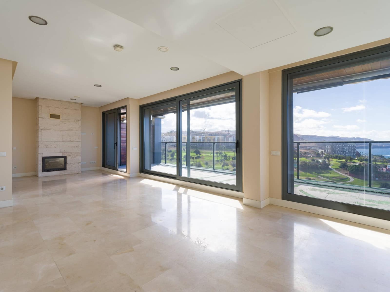 4 slaapkamer Penthouse te koop in Las Palmas de Gran Canaria met zwembad garage - € 1.080.000 (Ref: 9406871)