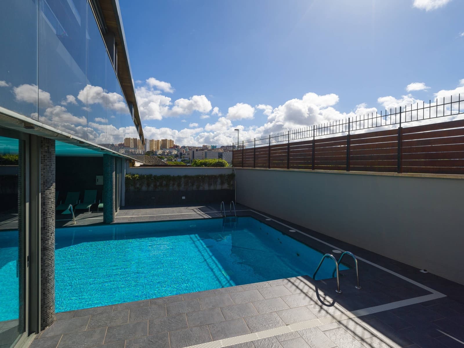 4 slaapkamer Penthouse te koop in Las Palmas de Gran Canaria met zwembad garage - € 1.080.000 (Ref: 9406871)