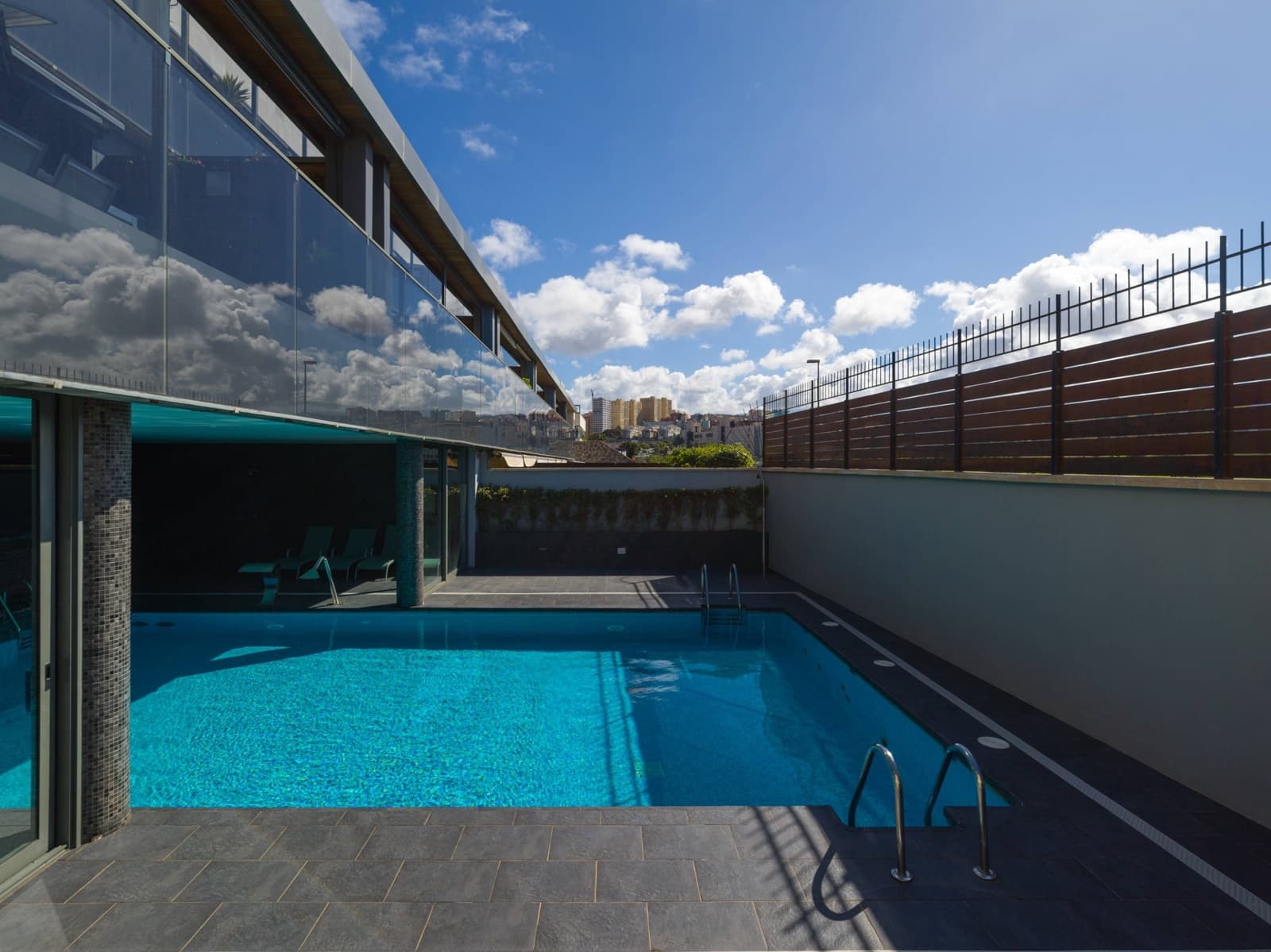 4 slaapkamer Penthouse te koop in Las Palmas de Gran Canaria met zwembad garage - € 1.080.000 (Ref: 9406871)