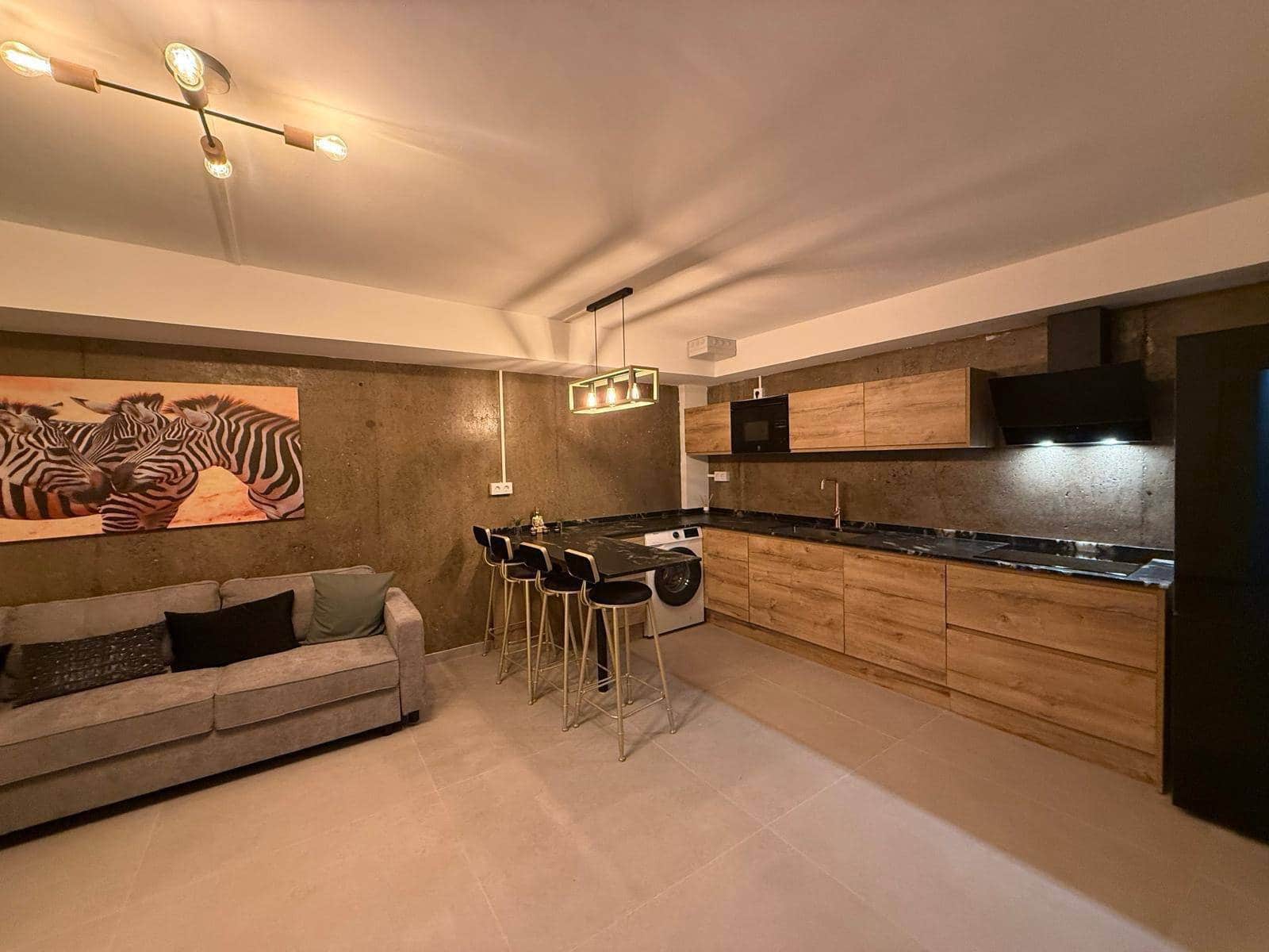 2 slaapkamer Loft te huur in San Bartolome de Tirajana met garage - € 1.600 (Ref: 9414103)