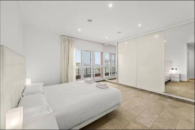 3 soveværelse Villa til leje i San Bartolomé de Tirajana med garage - € 3.000 (Ref: 9414105)