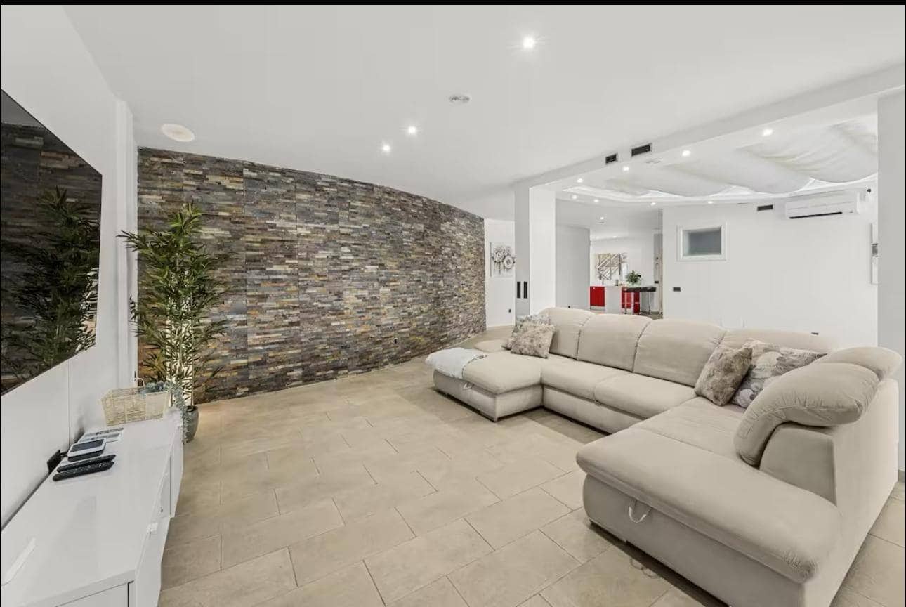 3 bedroom Villa for rent in San Bartolome de Tirajana with garage - € 3,000 (Ref: 9414105)