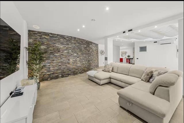 3 soveværelse Villa til leje i San Bartolomé de Tirajana med garage - € 3.000 (Ref: 9414105)