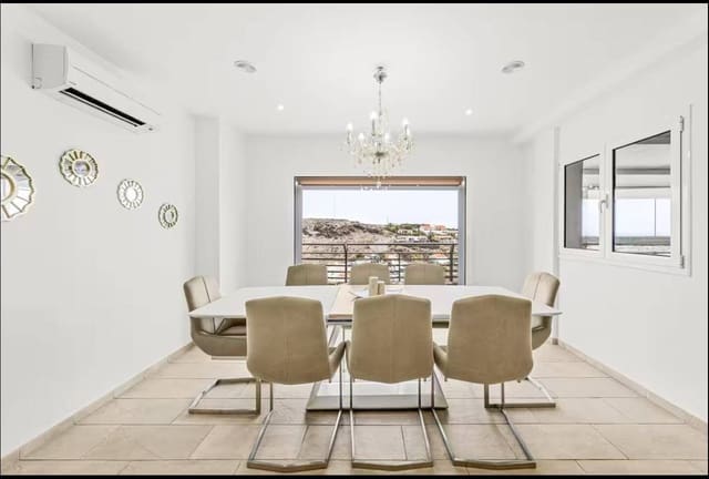 3 soveværelse Villa til leje i San Bartolomé de Tirajana med garage - € 3.000 (Ref: 9414105)