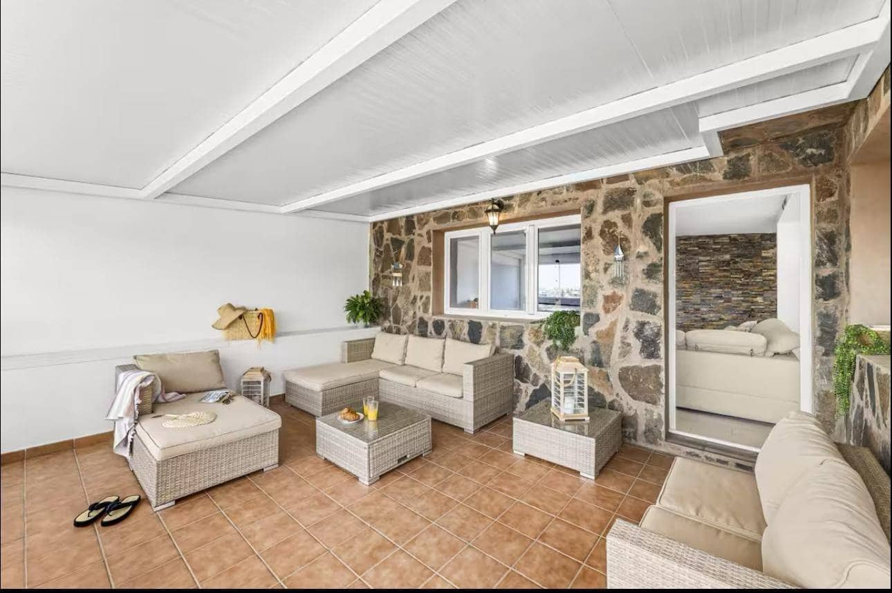 3 bedroom Villa for rent in San Bartolome de Tirajana with garage - € 3,000 (Ref: 9414105)