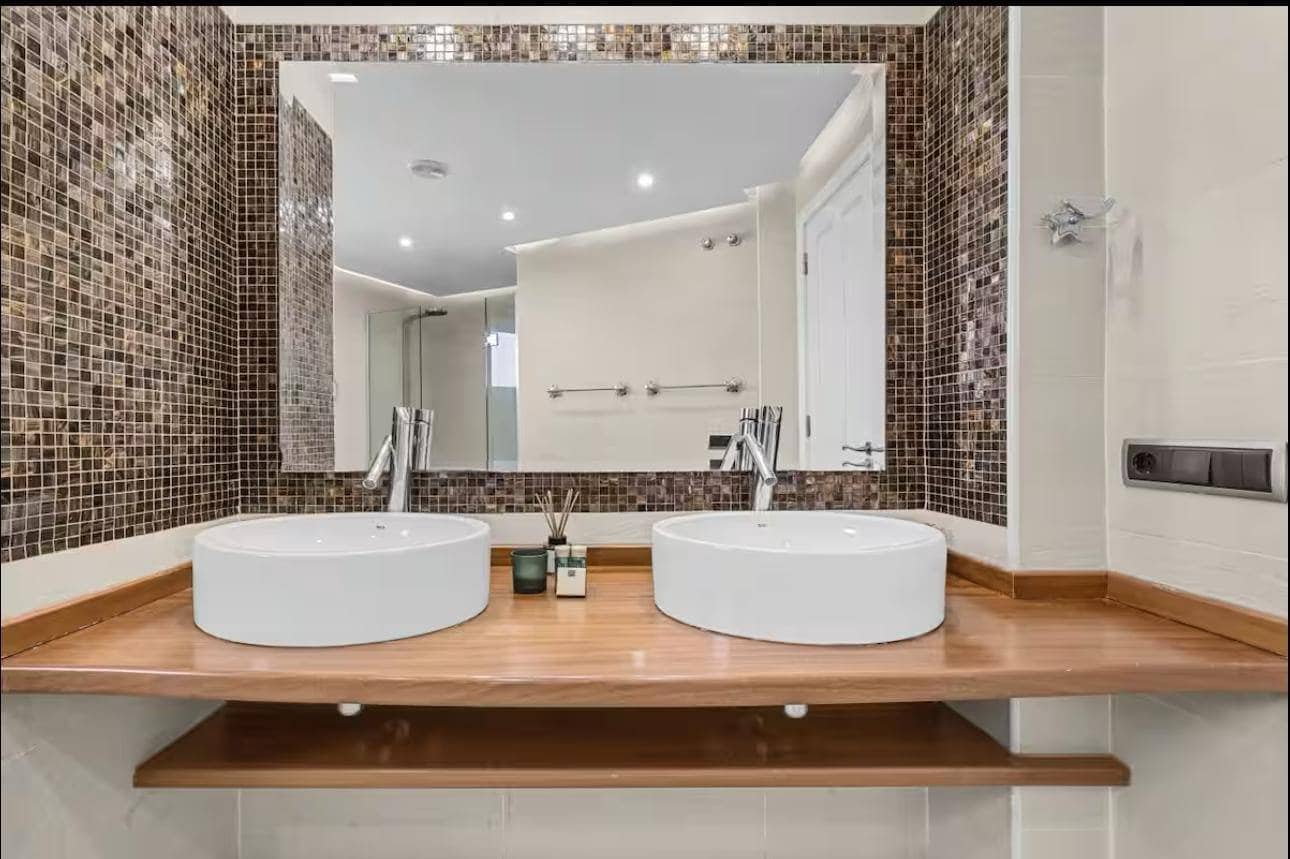 3 bedroom Villa for rent in San Bartolome de Tirajana with garage - € 3,000 (Ref: 9414105)