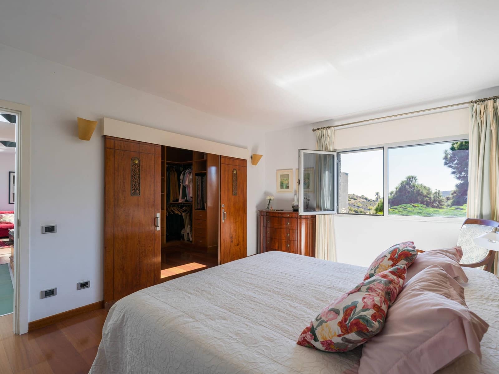 3 bedroom Villa for sale in Las Palmas de Gran Canaria - € 930,000 (Ref: 9422455)