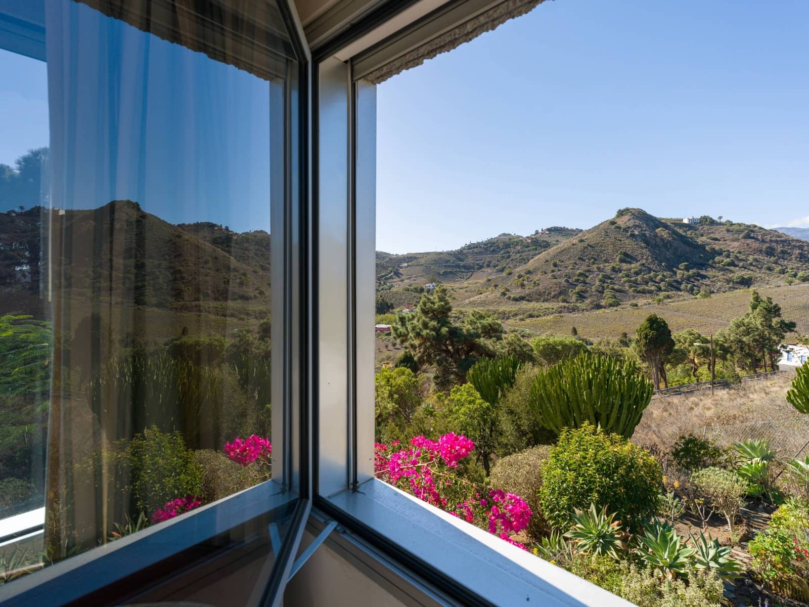 3 bedroom Villa for sale in Las Palmas de Gran Canaria - € 930,000 (Ref: 9422455)