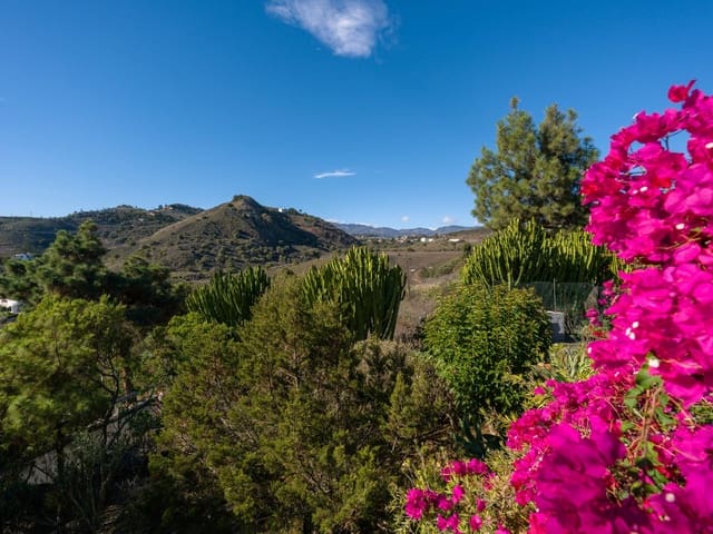 3 bedroom Villa for sale in Tafira, Las Palmas de Gran Canaria - € 930,000 (Ref: 9422455)