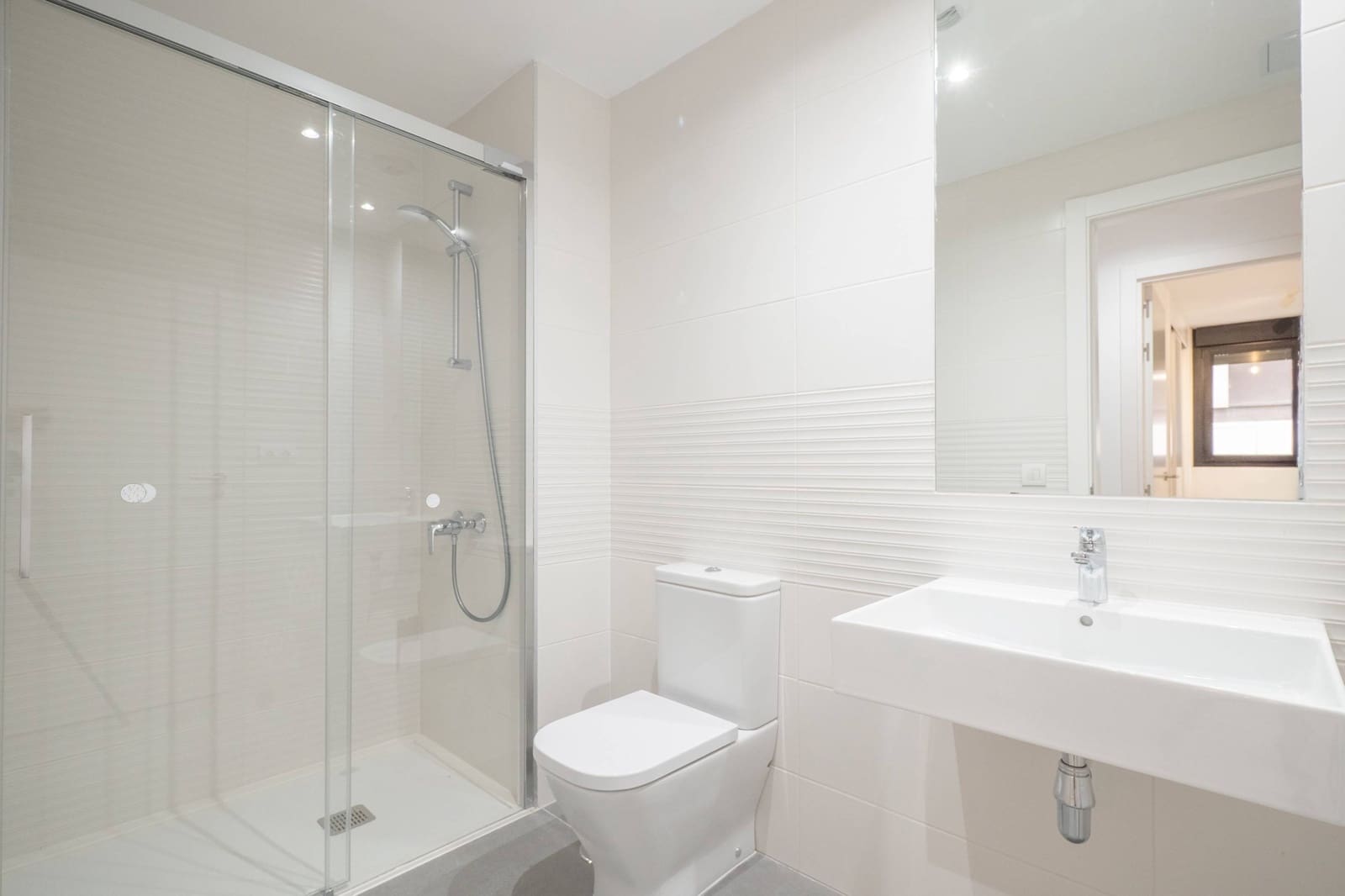 4 slaapkamer Flat te huur in Las Palmas de Gran Canaria met zwembad garage - € 1.500 (Ref: 9422456)