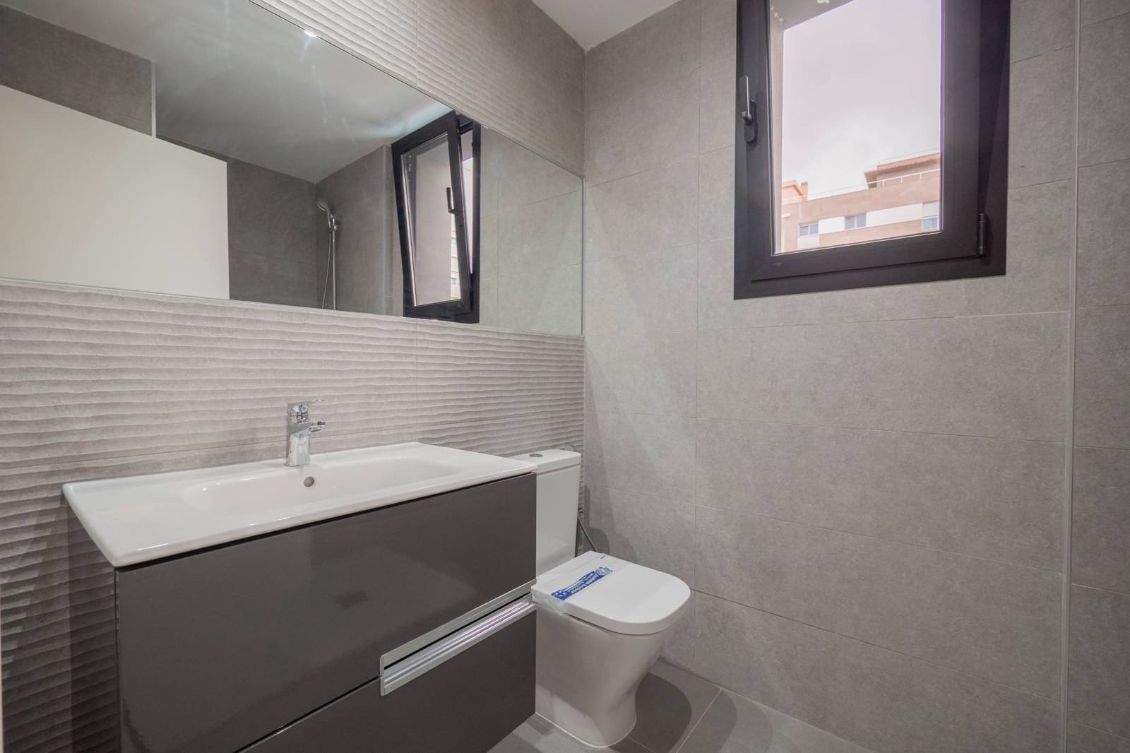 4 slaapkamer Flat te huur in Las Palmas de Gran Canaria met zwembad garage - € 1.500 (Ref: 9422456)