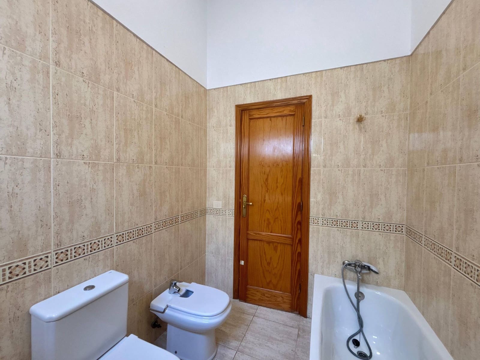 3 soveværelse Lejlighed til leje i Santa Cruz de Tenerife - € 1.100 (Ref: 9446340)