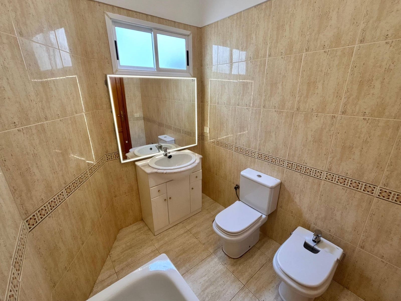 3 soveværelse Lejlighed til leje i Santa Cruz de Tenerife - € 1.100 (Ref: 9446340)