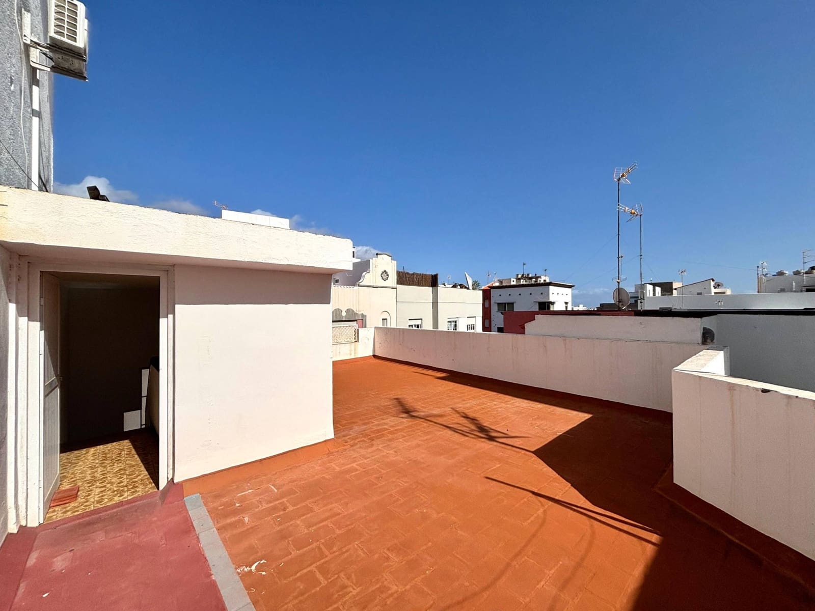 3 soveværelse Lejlighed til leje i Santa Cruz de Tenerife - € 1.100 (Ref: 9446340)