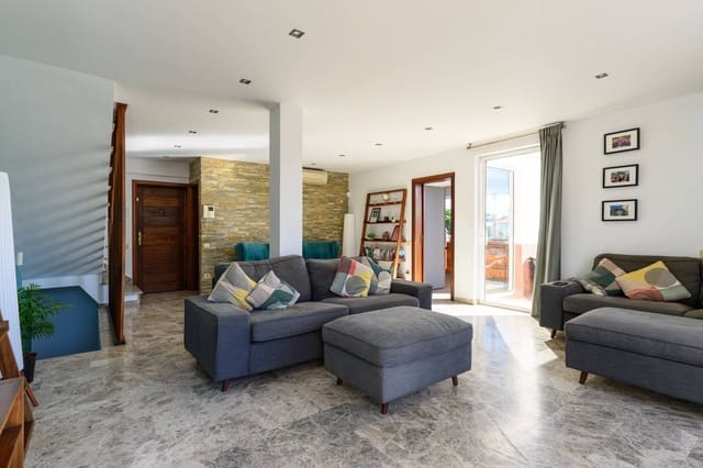 Casa de 5 habitaciones en San Bartolomé de Tirajana en venta - 590.000 € (Ref: 9446343)