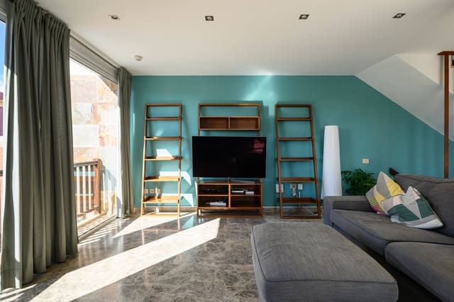 Casa de 5 habitaciones en San Bartolomé de Tirajana en venta - 590.000 € (Ref: 9446343)