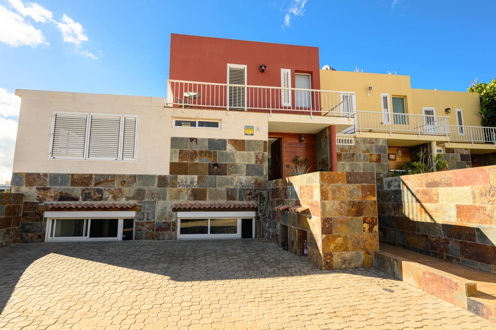 Casa de 5 habitaciones en San Bartolomé de Tirajana en venta - 590.000 € (Ref: 9446343)