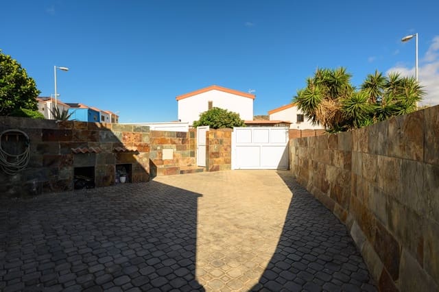 Casa de 5 habitaciones en San Bartolomé de Tirajana en venta - 590.000 € (Ref: 9446343)