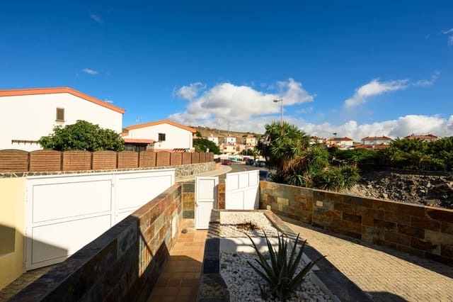 Casa de 5 habitaciones en San Bartolomé de Tirajana en venta - 590.000 € (Ref: 9446343)