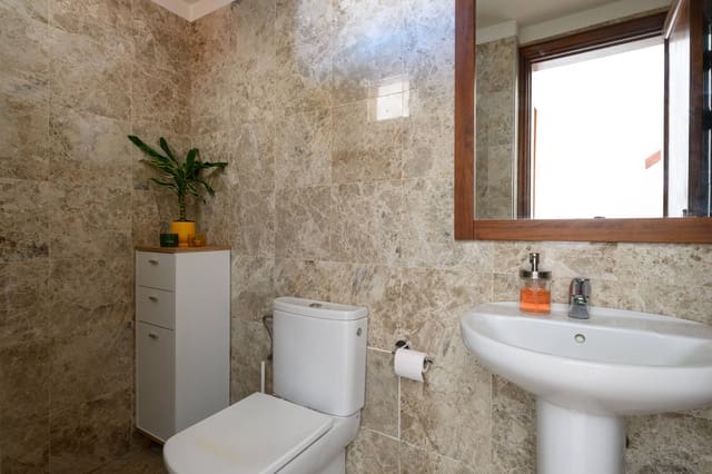 Casa de 5 habitaciones en San Bartolomé de Tirajana en venta - 590.000 € (Ref: 9446343)